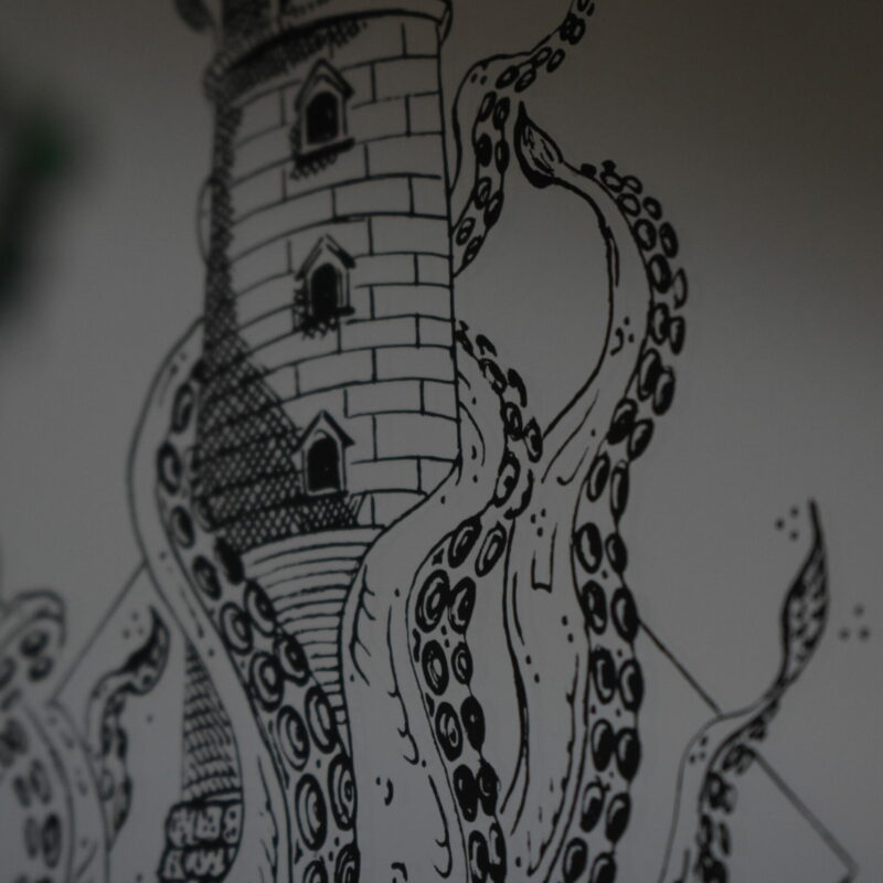 Lustro Dekoracyjne A4 w Czarnej Ramce z Grawerem Latarni Morskiej i Mackami Krakena – Unikalne Rękodzieło