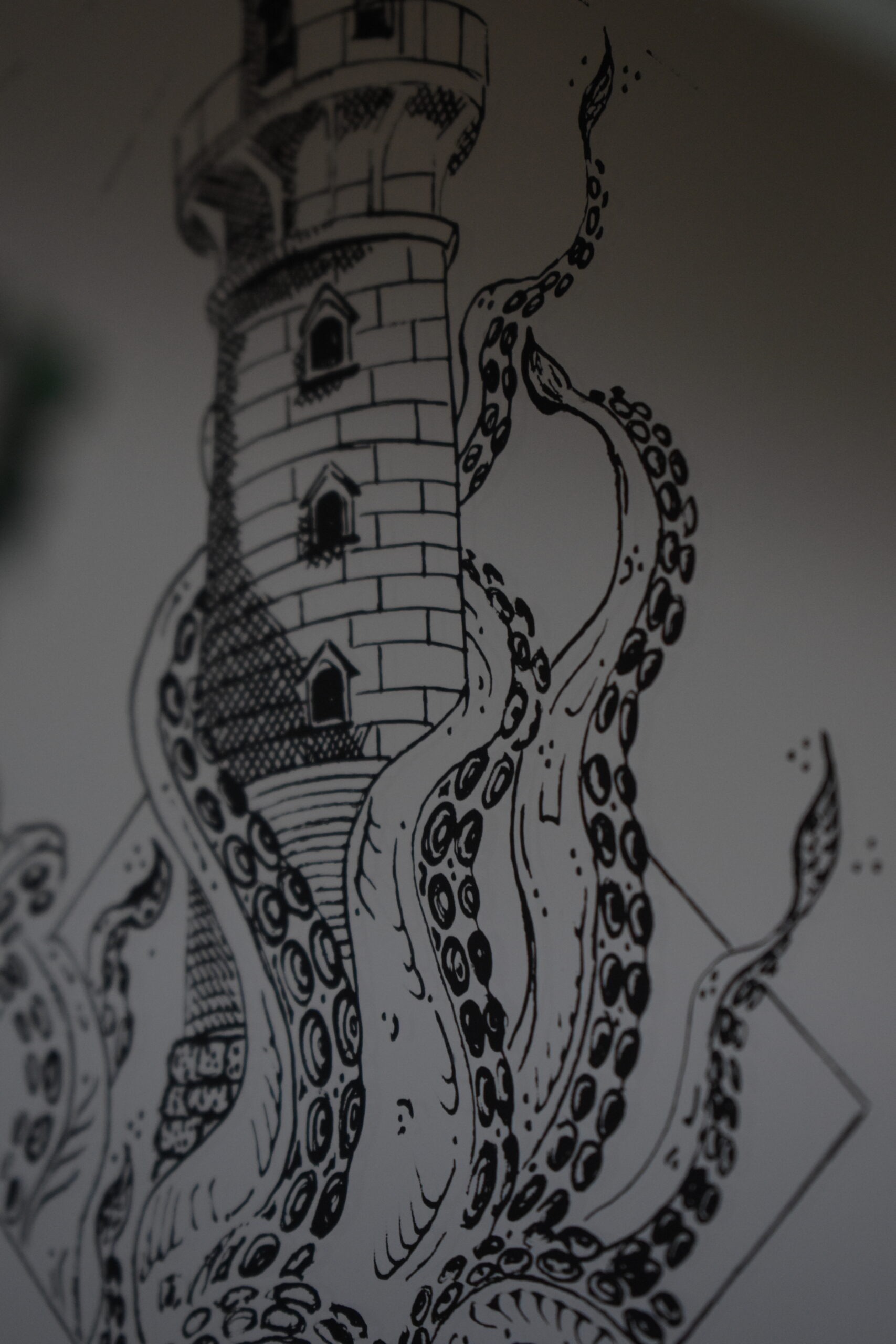 Lustro Dekoracyjne A4 w Czarnej Ramce z Grawerem Latarni Morskiej i Mackami Krakena – Unikalne Rękodzieło