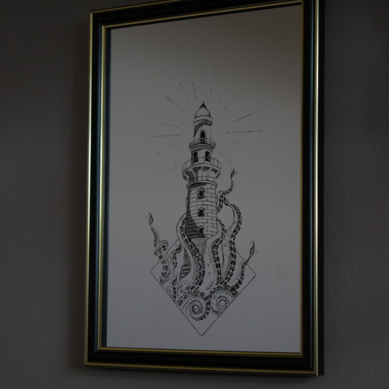 Lustro Dekoracyjne A4 w Czarnej Ramce z Grawerem Latarni Morskiej i Mackami Krakena – Unikalne Rękodzieło