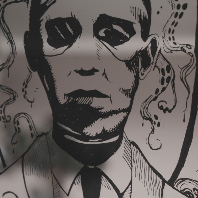 Lustro Dekoracyjne A4 w Czarnej Ramce z Grawerem Portretu Lovecrafta i Cthulhu