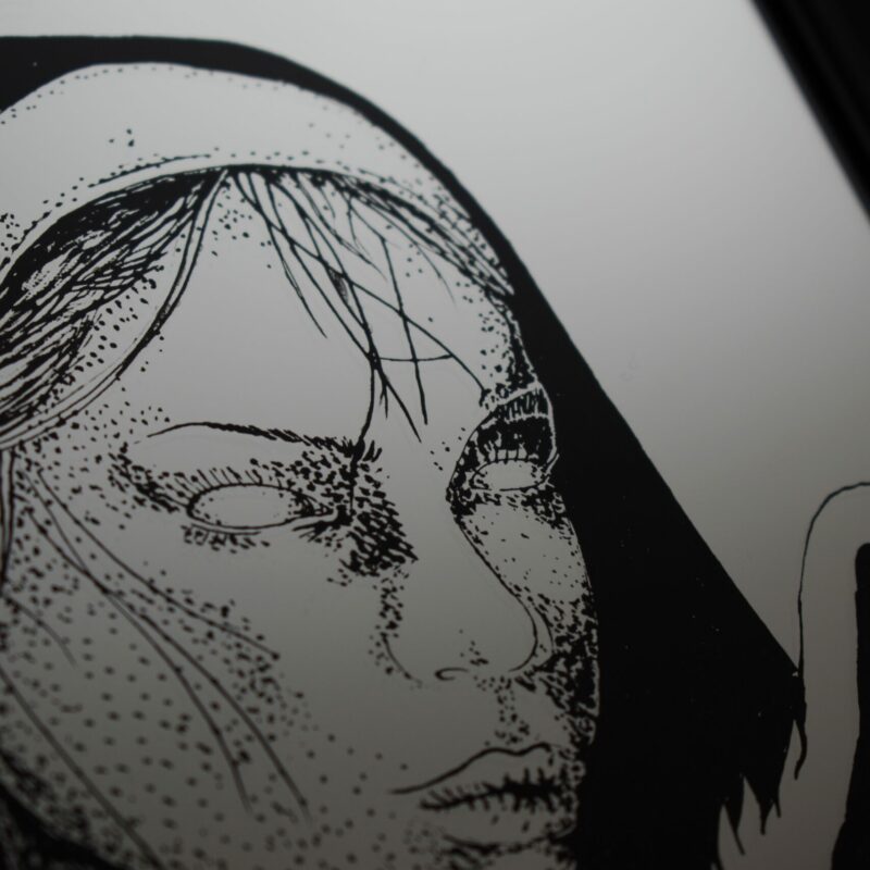 Lustro Dekoracyjne w czarnej ramce z grawerem zakonnicy