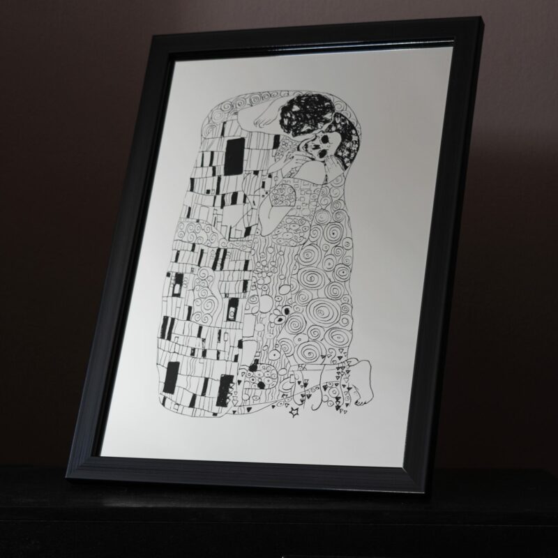 Lustro Dekoracyjne A4 w Czarnej Ramce z Grawerem Pocałunku z Czaszkami Unikalne Rękodzieło