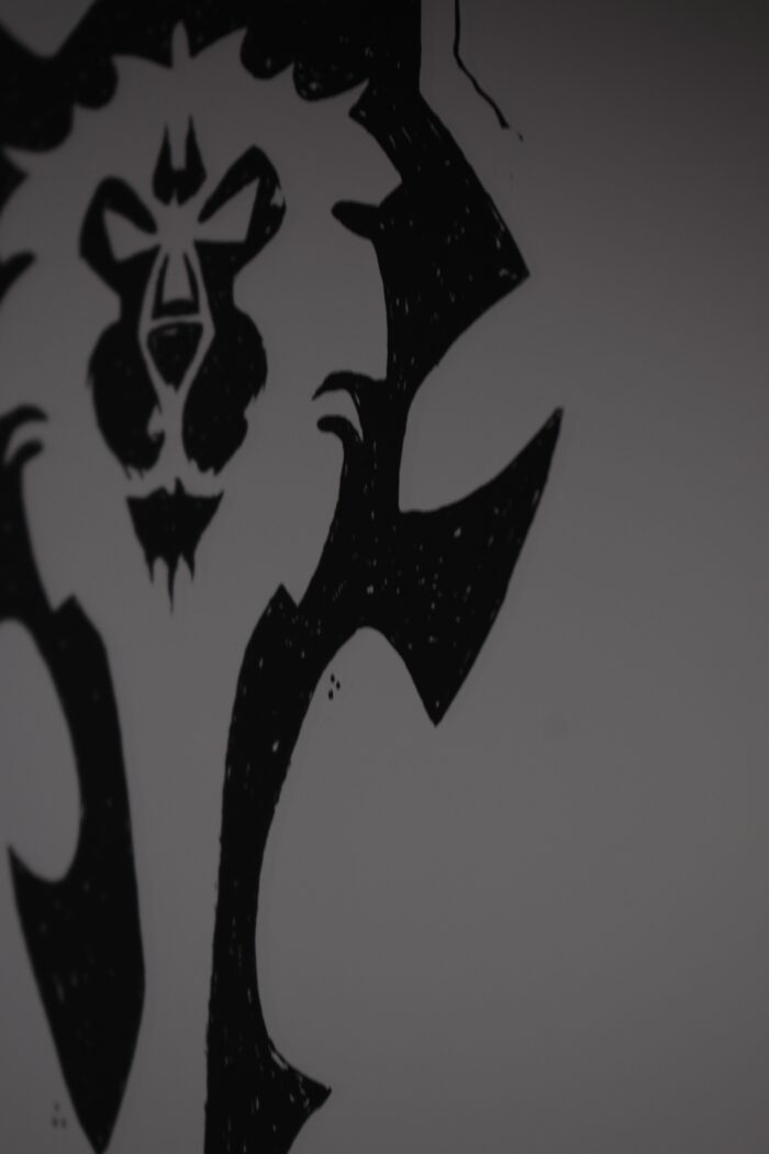 Lustro Dekoracyjne A4 w Czarnej Ramce ze Złotym Akcentem z Grawerem „Alliance vs Horde” Unikalne Rękodzieło dla Fanów World of Warcraft