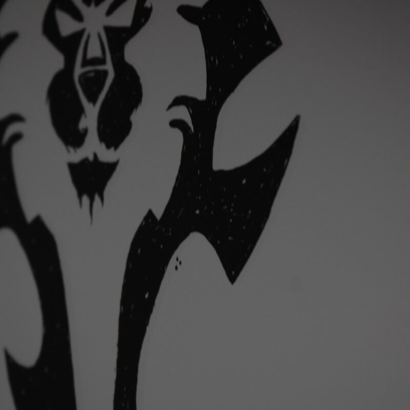 Lustro Dekoracyjne A4 w Czarnej Ramce ze Złotym Akcentem z Grawerem „Alliance vs Horde” Unikalne Rękodzieło dla Fanów World of Warcraft