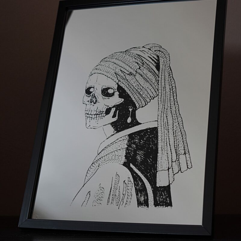 Lustro Dekoracyjne A4 w Czarnej Ramce z Grawerem „Dziewczyny z Perłą” z Czaszką