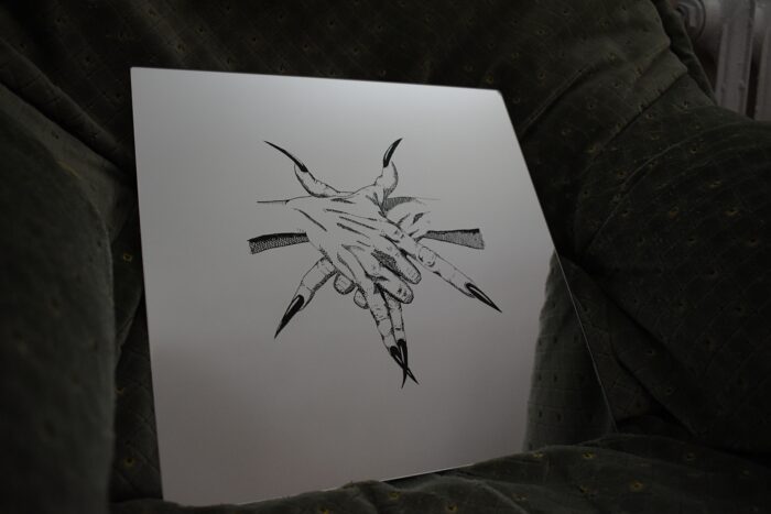 Lustro Dekoracyjne 30x30 cm w Czarnej Ramce z Grawerem „Uścisku Pentagramu”