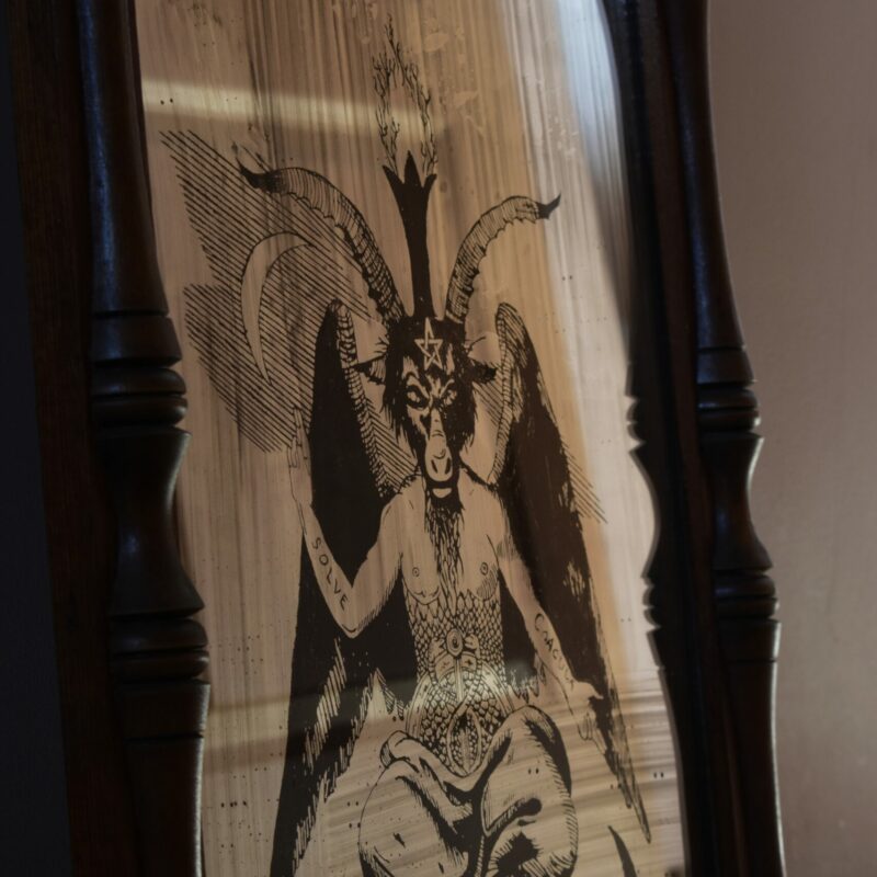 Lustro grawerowane ręcznie – Baphomet i tańczące kozły