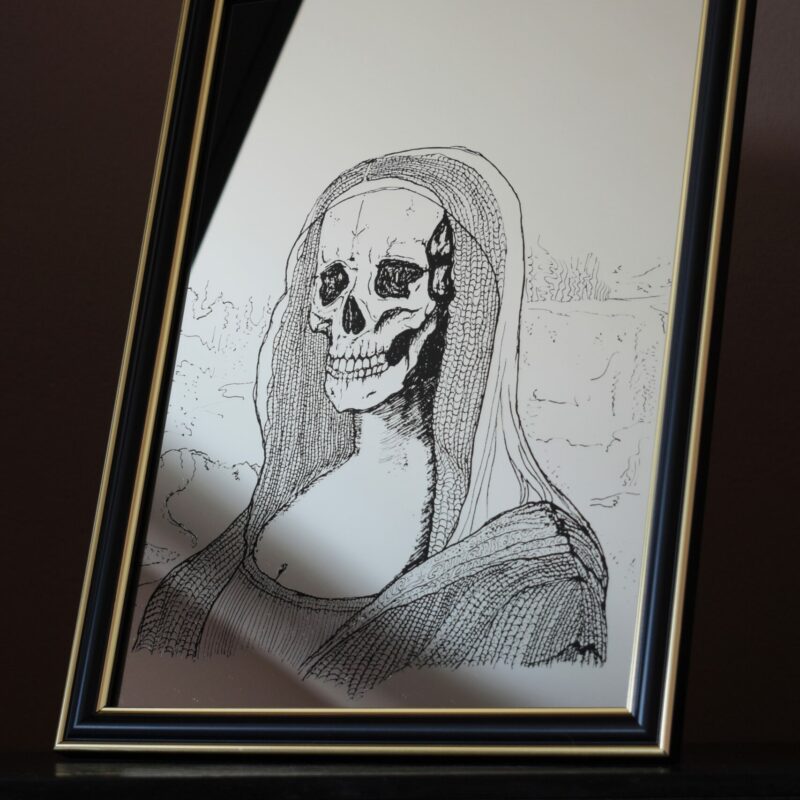 Lustro Dekoracyjne A4 w Czarnej Ramce z Grawerem „Mona Lisa z Czaszką”