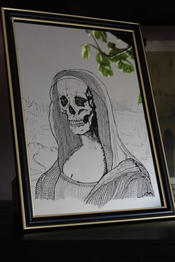 Lustro Dekoracyjne A4 w Czarnej Ramce z Grawerem „Mona Lisa z Czaszką”