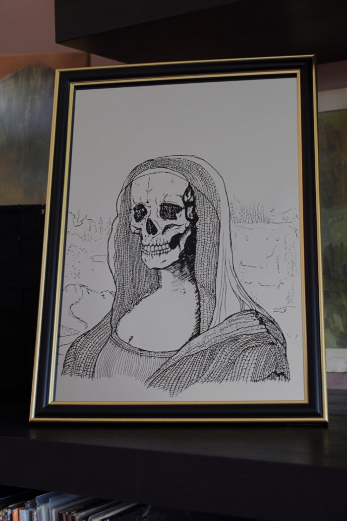 Lustro Dekoracyjne A4 w Czarnej Ramce z Grawerem „Mona Lisa z Czaszką”