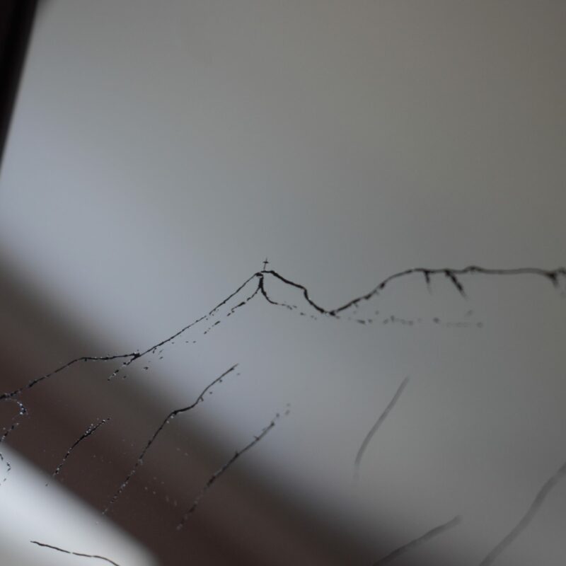 Lustro z Grawerem Pasma Górskiego