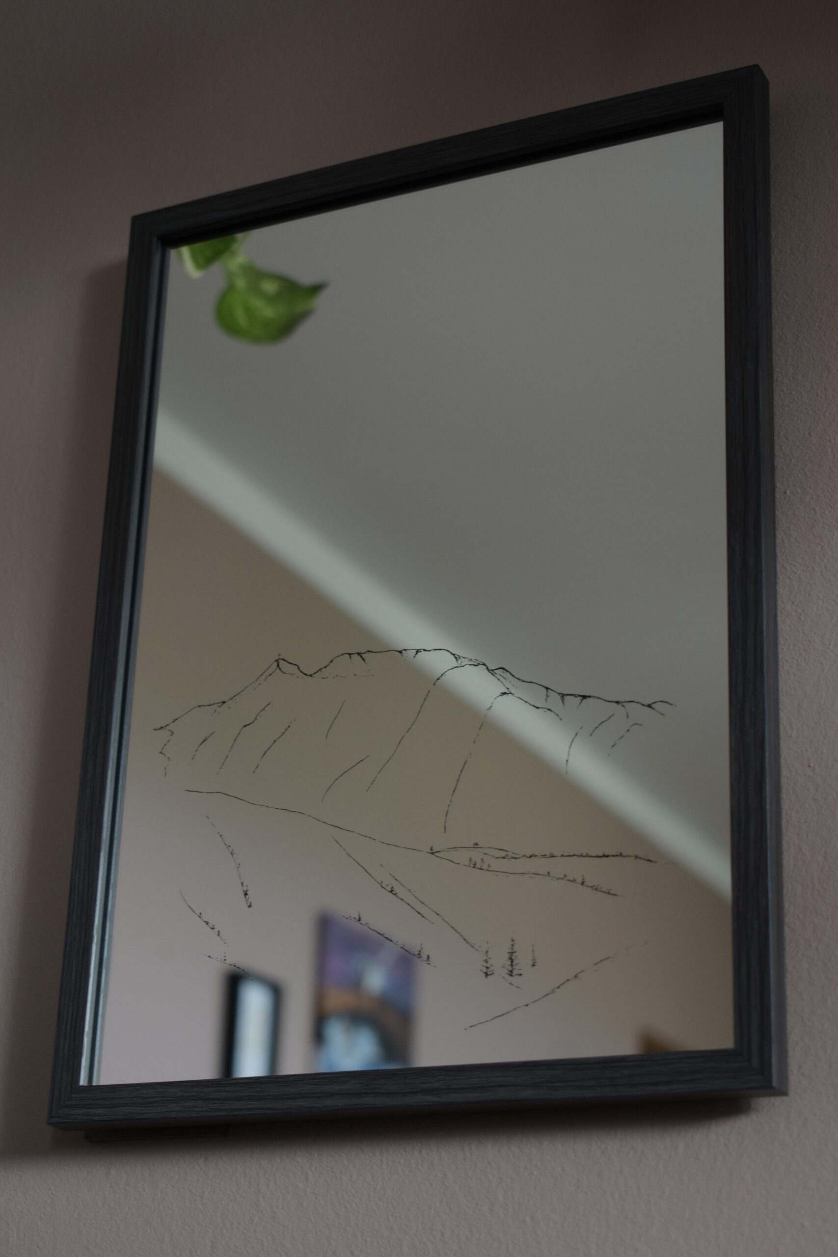 Lustro z Grawerem Pasma Górskiego