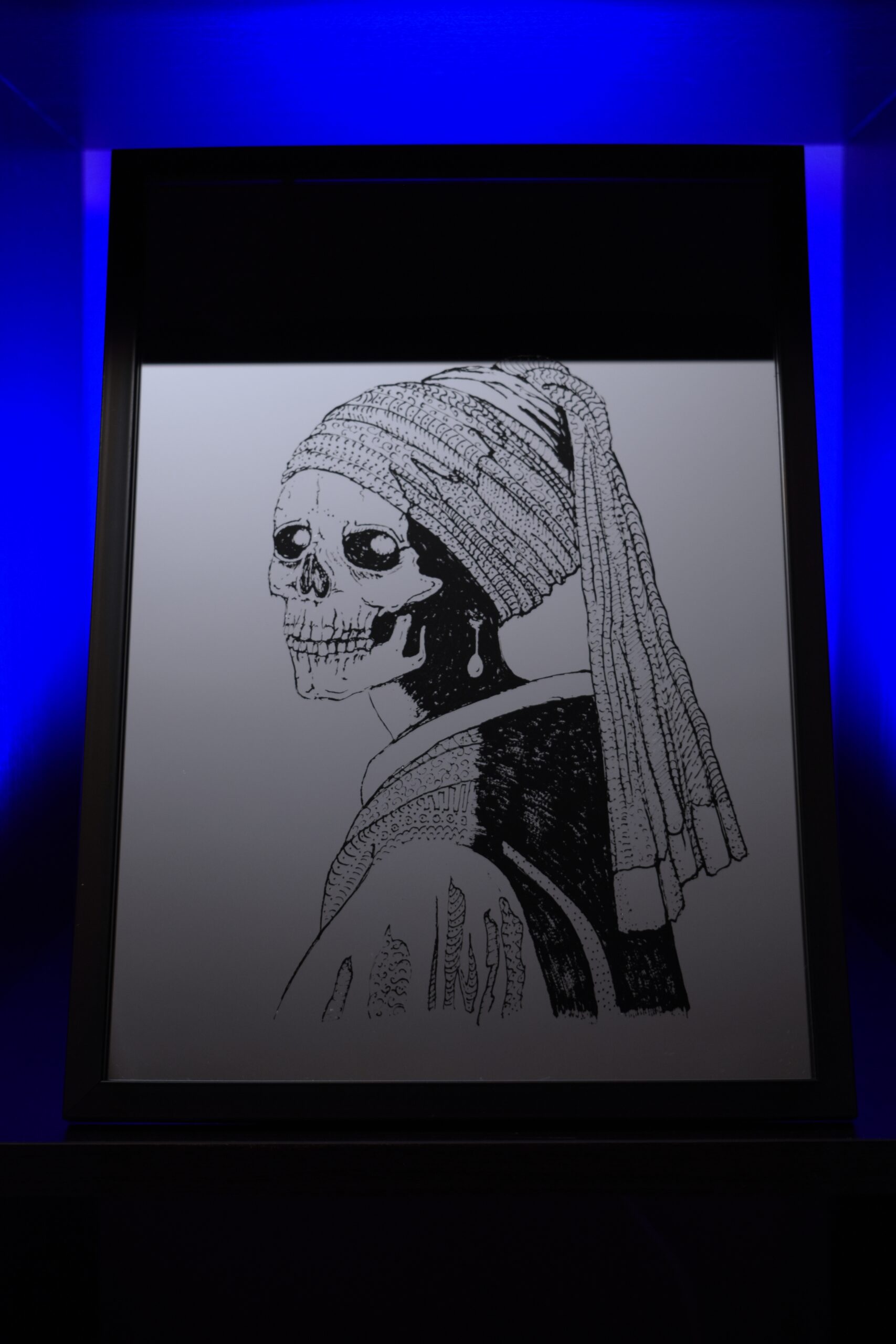 Lustro Dekoracyjne A4 w Czarnej Ramce z Grawerem „Dziewczyny z Perłą” z Czaszką