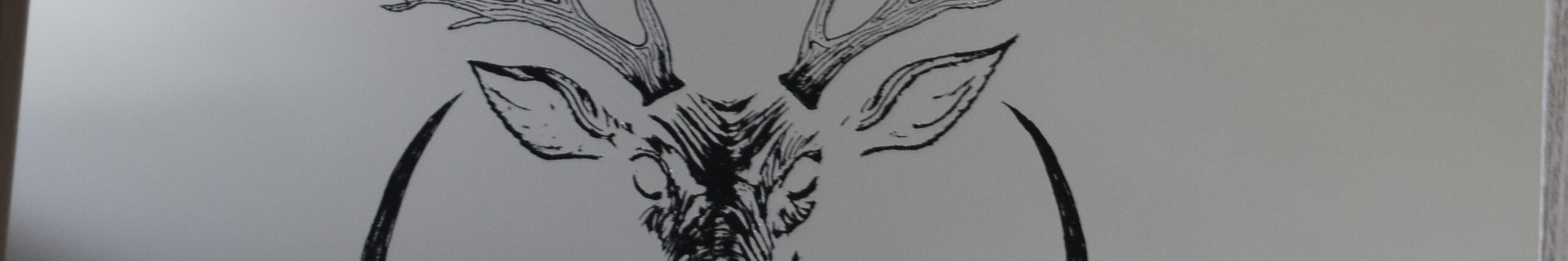 Lustro z grawerem jelenia w półksiężycu