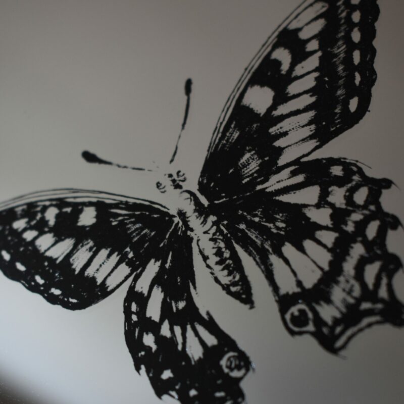 Lustro z grawerem motyla