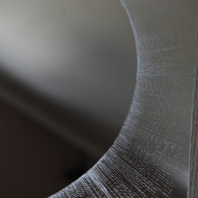 Ręcznie grawerowane lustro z motywem zaćmienia