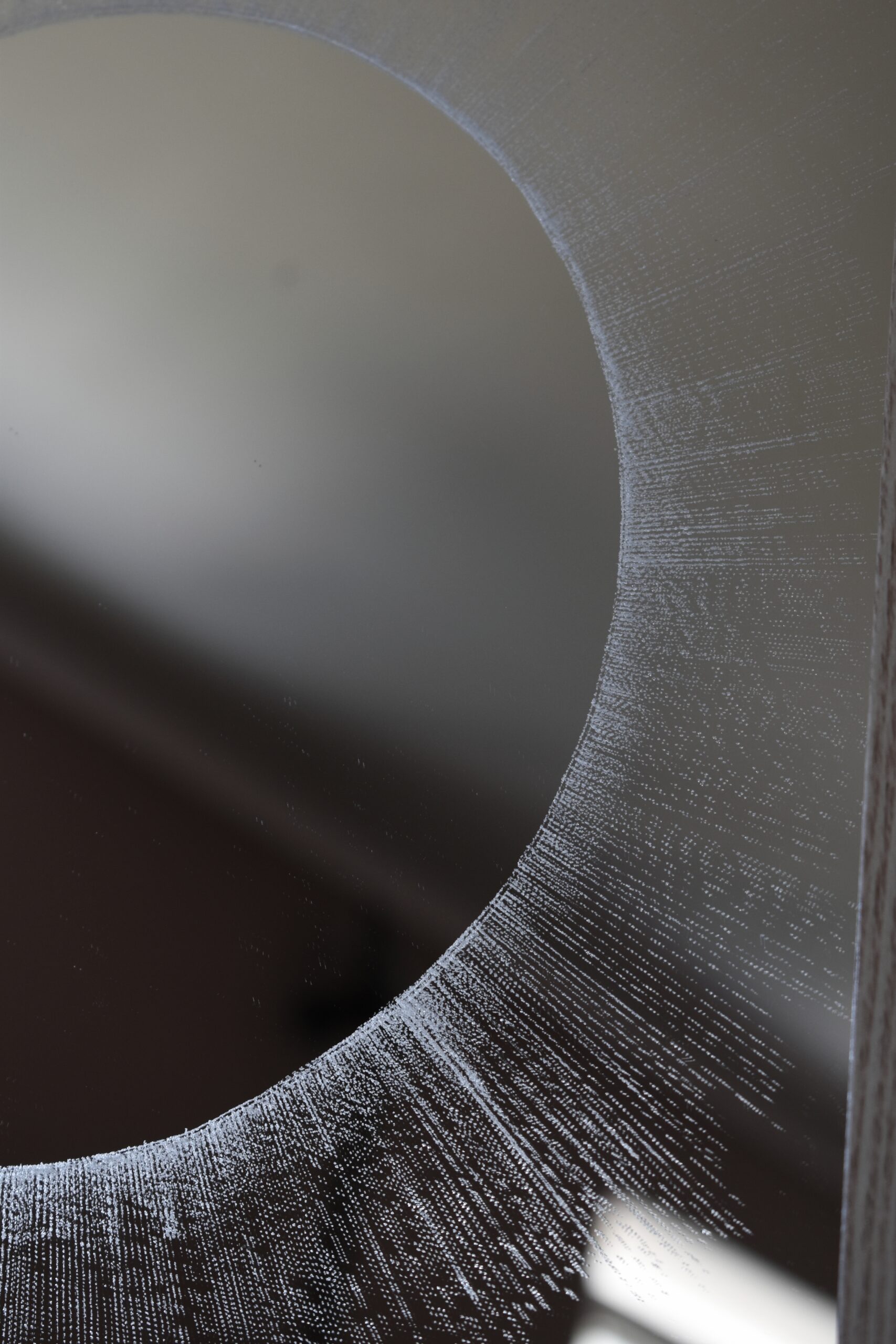 Ręcznie grawerowane lustro z motywem zaćmienia