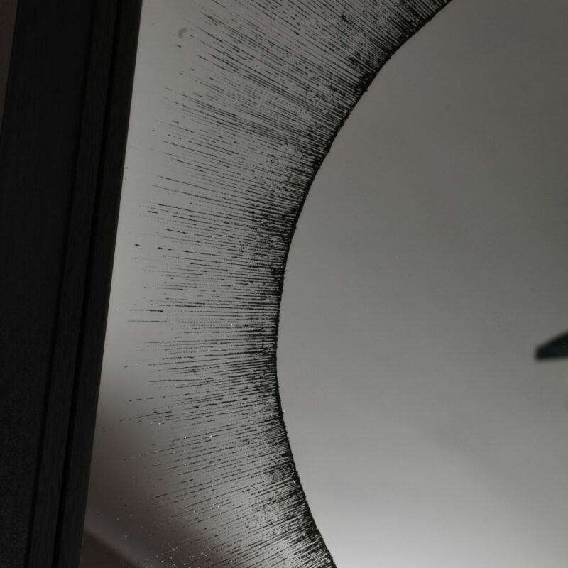 Ręcznie grawerowane lustro z motywem zaćmienia