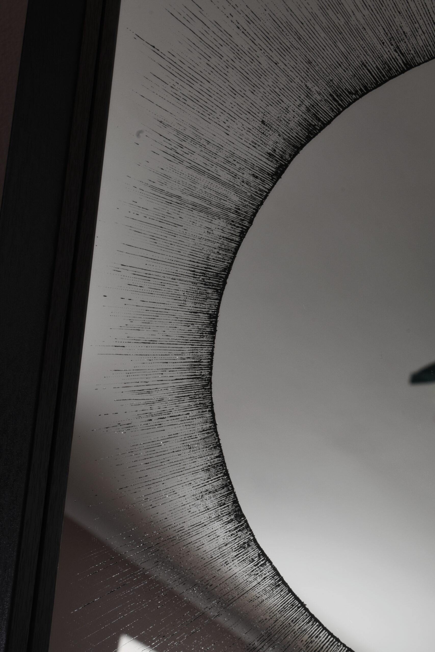 Ręcznie grawerowane lustro z motywem zaćmienia