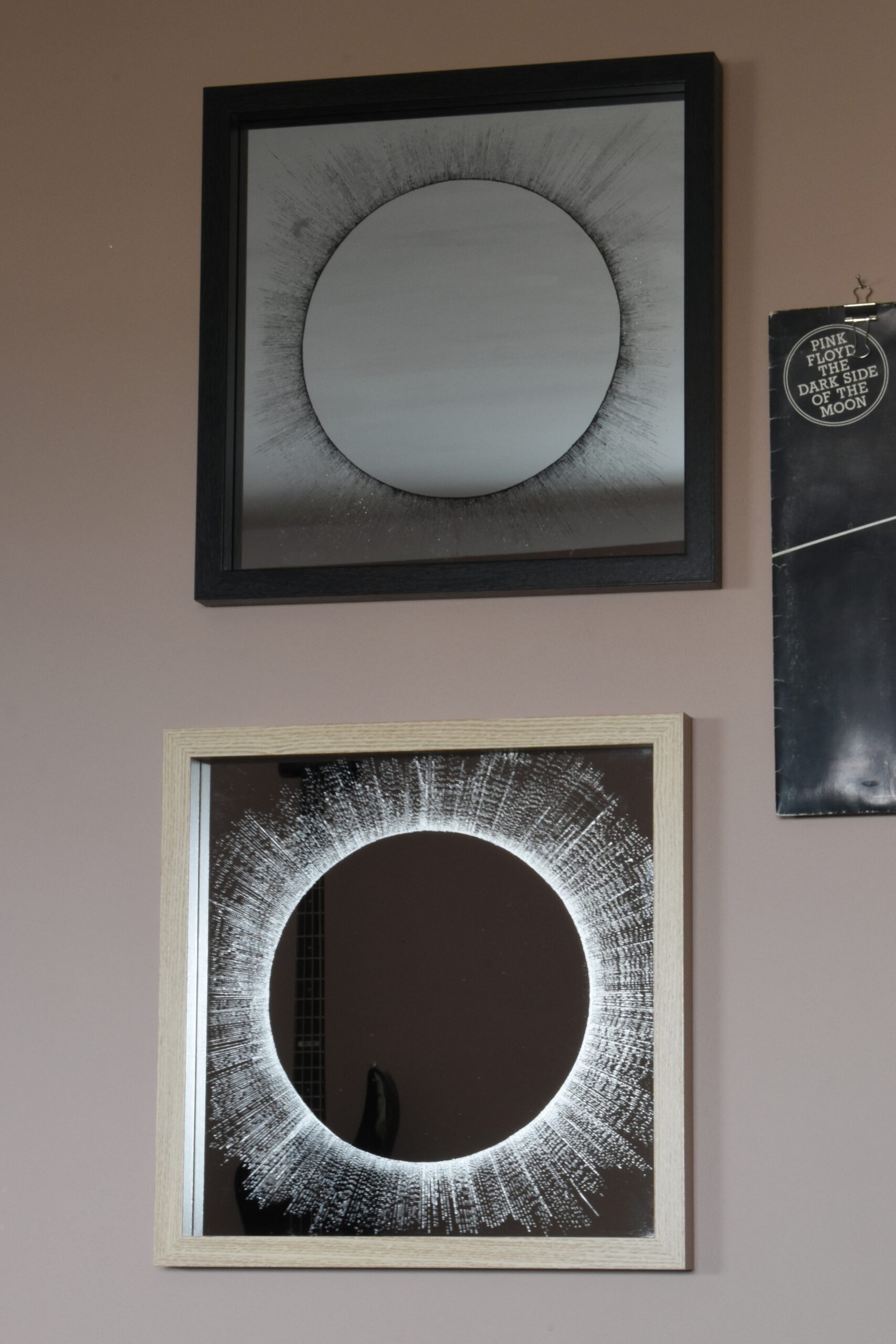 Ręcznie grawerowane lustro z motywem zaćmienia