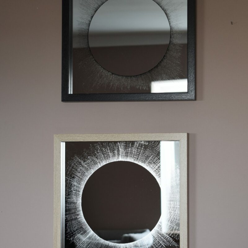 Ręcznie grawerowane lustro z motywem zaćmienia