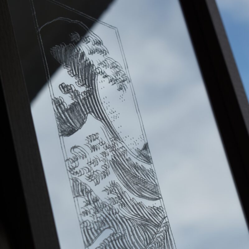 Ręcznie grawerowane lustro z japońskim motywem fali